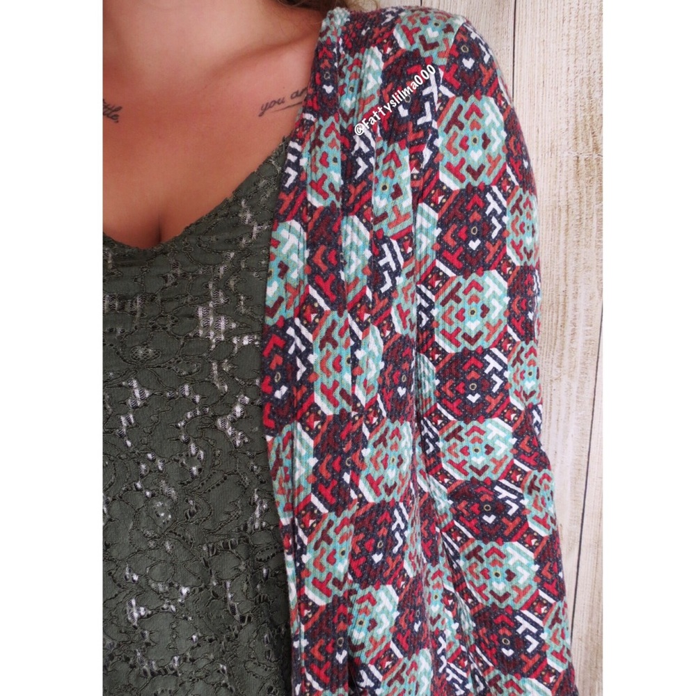 Lularoe printed Sarah duster cardigan 🌿 - Picture 6 of 7